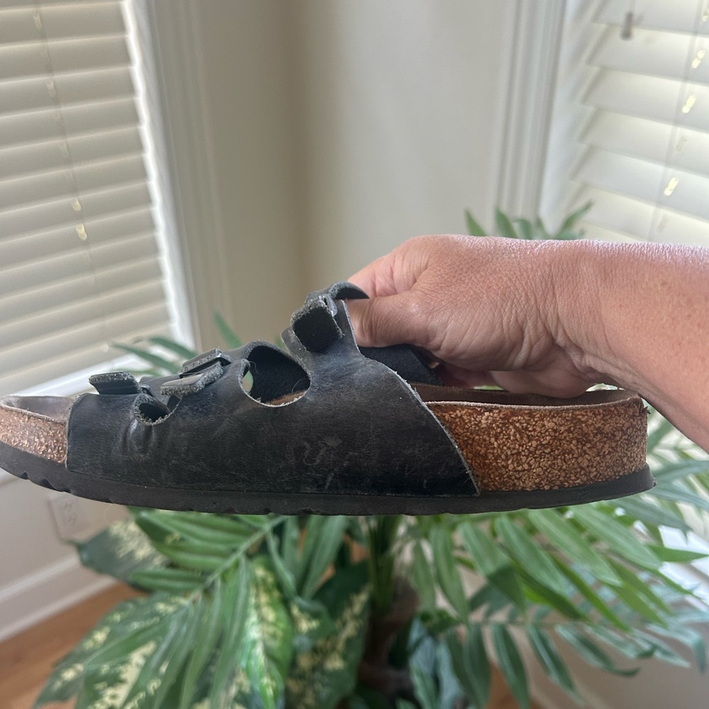 Well loved Florida Soft Footbed Birks with still a lot of life left in them🖤😌 - Picture 6 of 12